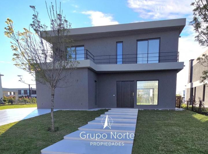 Casa · 235m² · 5 Ambientes · 3 Cocheras