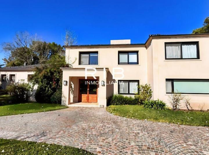 Casa · 503m² · 5 Ambientes · 4 Cocheras