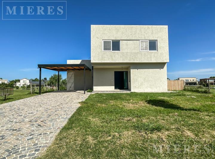 Casa · 196m² · 5 Ambientes · 2 Cocheras