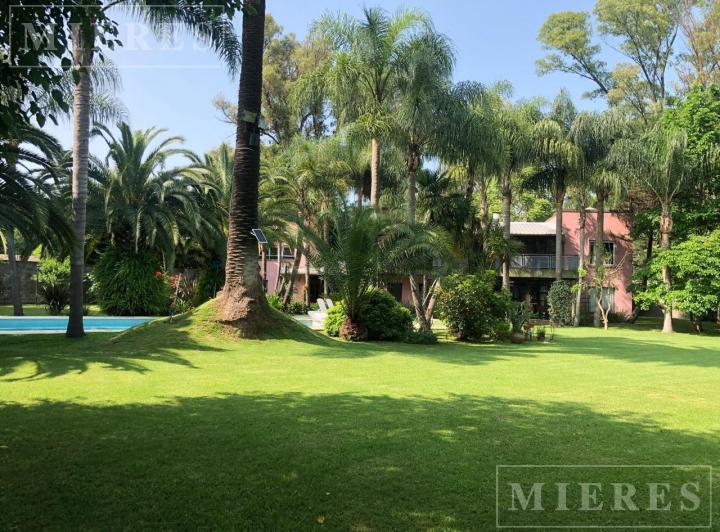 Casa · 300m² · 6 Ambientes