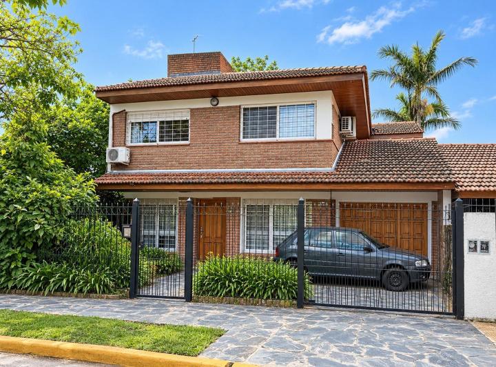 Casa · 228m² · 5 Ambientes · 1 Cochera