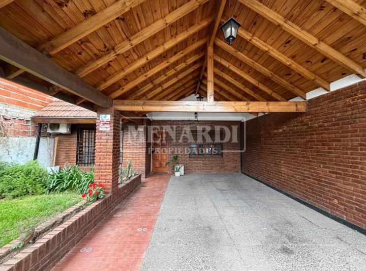 Casa · 200m² · 5 Ambientes · 1 Cochera