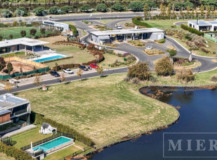 Terreno · 1032m²
