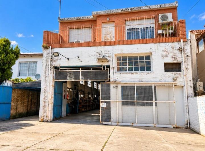 Terreno · 256m² · 4 Ambientes · 13 Cocheras