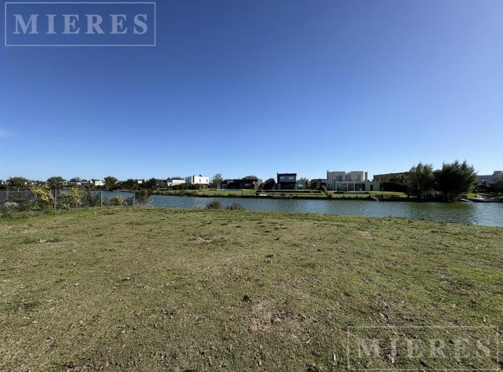 Terreno · 941m²