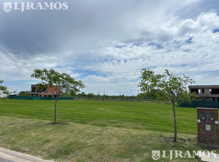 Terreno · 682m²