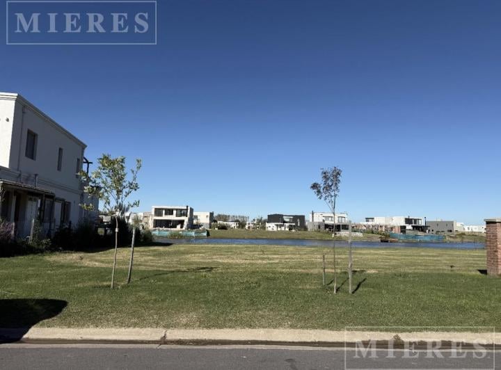 Terreno · 635m²