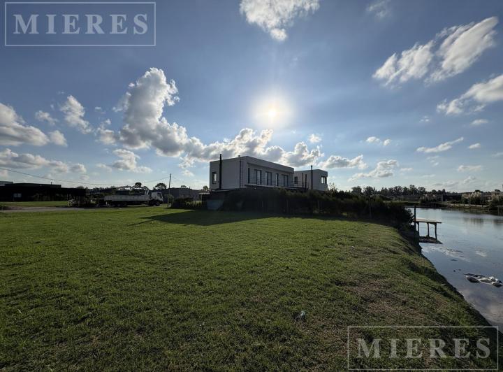 Terreno · 602m²