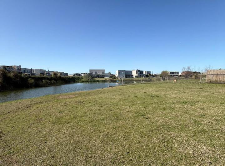 Terreno · 821m²
