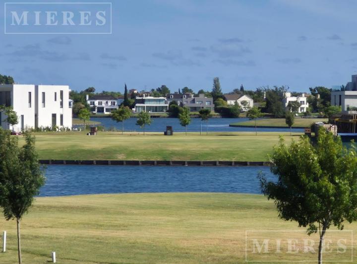 Terreno · 952m²