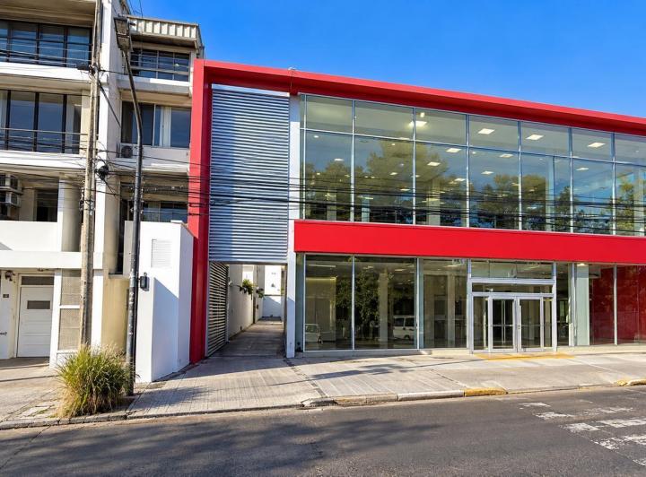 Local comercial · 716m² · 14 Cocheras