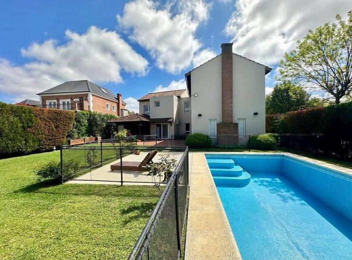 Casa · 175m² · 5 Ambientes · 4 Cocheras