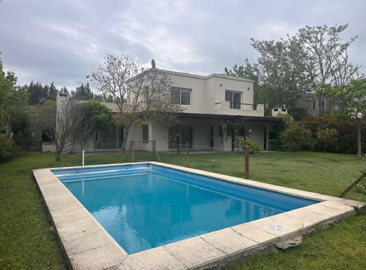 Casa · 200m² · 6 Ambientes