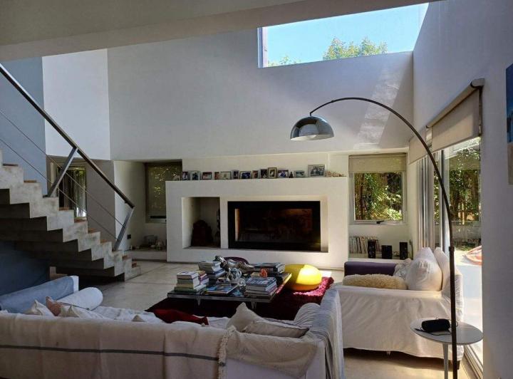 Casa · 230m² · 6 Ambientes · 2 Cocheras
