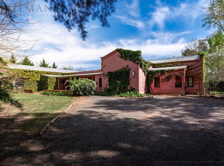 Casa · 330m² · 10 Ambientes