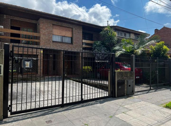Casa · 100m² · 4 Ambientes · 1 Cochera