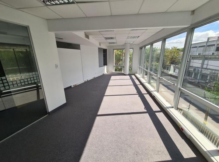 Oficina comercial · 370m² · 7 Ambientes · 11 Cocheras