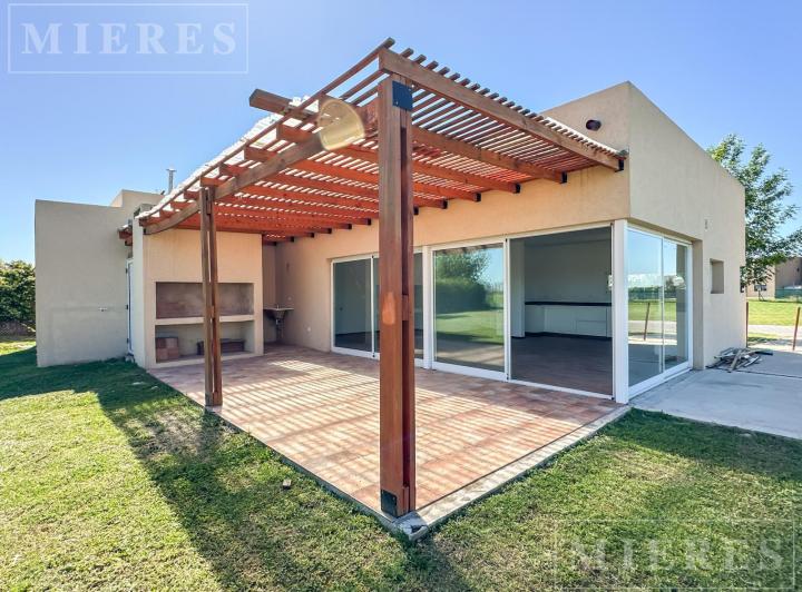 Casa · 120m² · 4 Ambientes · 1 Cochera