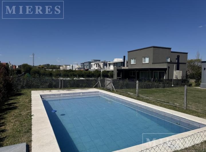 Casa · 148m² · 4 Ambientes · 1 Cochera