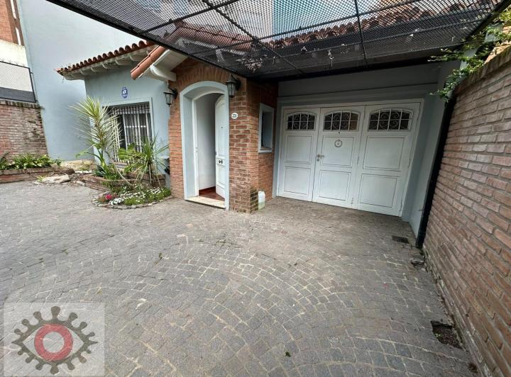 Casa · 200m² · 6 Ambientes · 1 Cochera