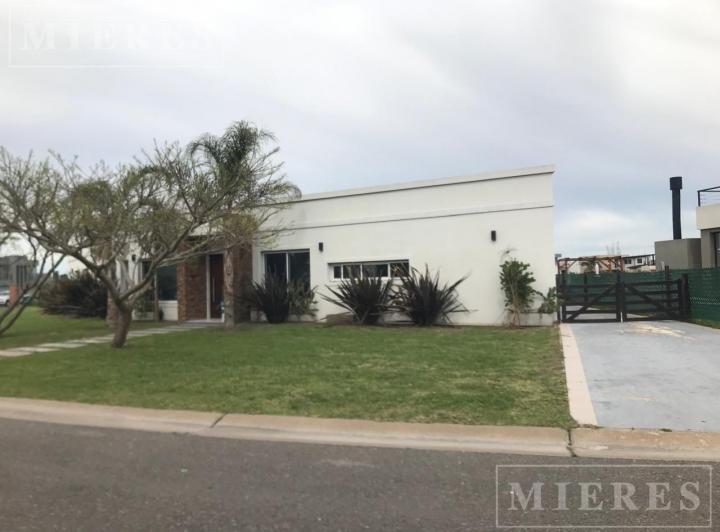 Casa · 153m² · 5 Ambientes · 1 Cochera