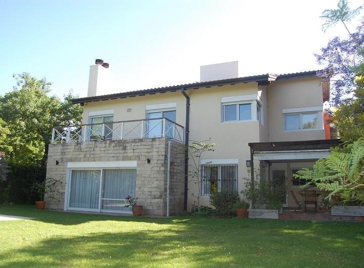 Casa · 350m² · 5 Ambientes · 2 Cocheras