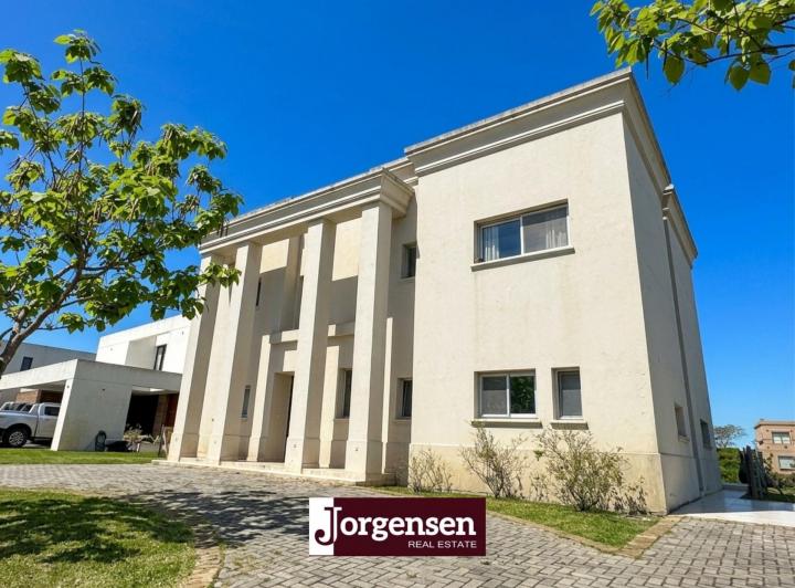 Casa · 285m² · 6 Ambientes