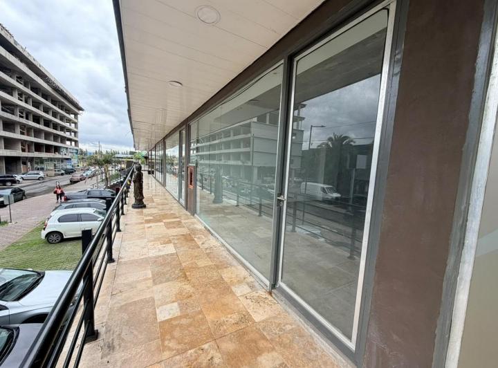 Local comercial · 188m² · 1 Ambiente · 2 Cocheras