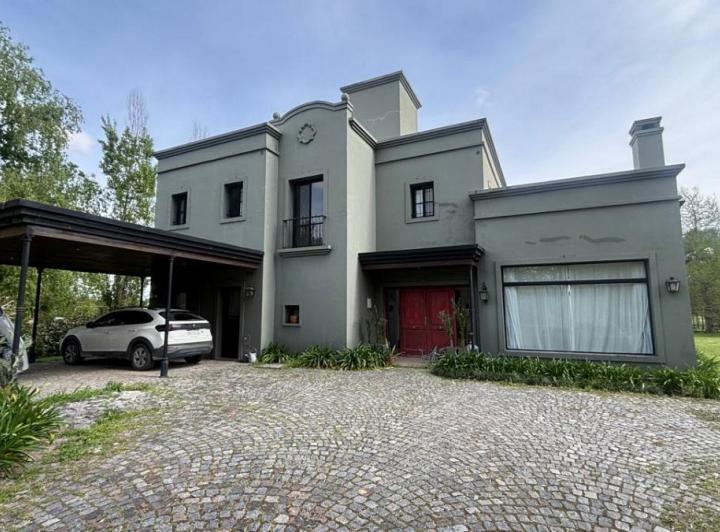 Casa · 200m² · 5 Ambientes