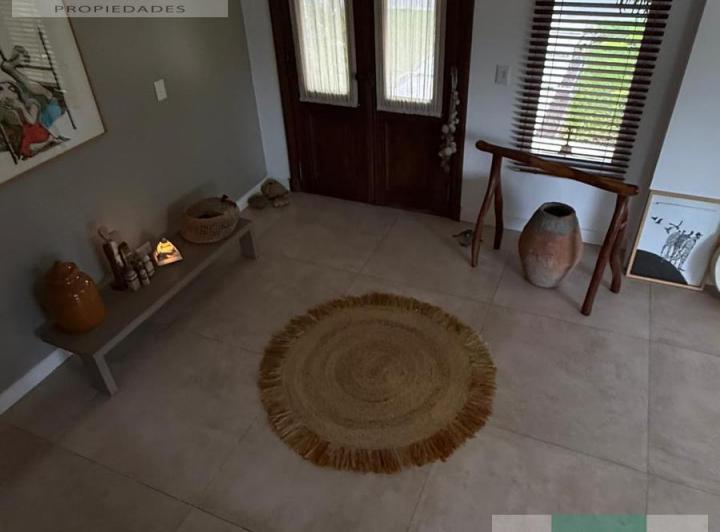 Casa · 260m² · 5 Ambientes · 4 Cocheras