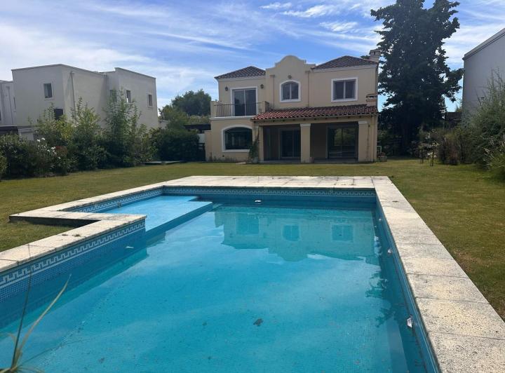 Casa · 180m² · 5 Ambientes · 1 Cochera