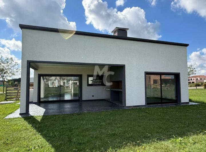 Casa · 178m² · 4 Ambientes · 2 Cocheras