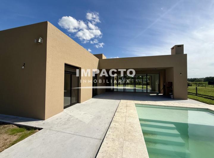 Casa · 120m² · 3 Ambientes · 2 Cocheras