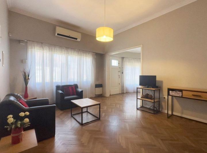 Casa · 105m² · 4 Ambientes · 3 Cocheras