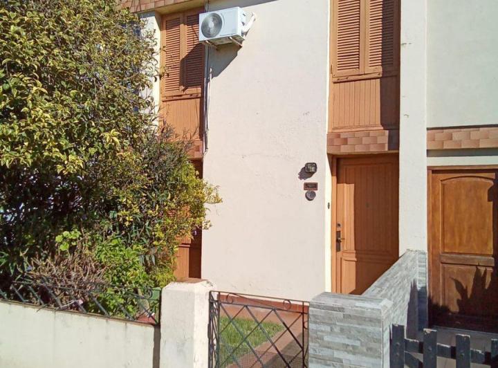 Casa · 90m² · 5 Ambientes · 1 Cochera