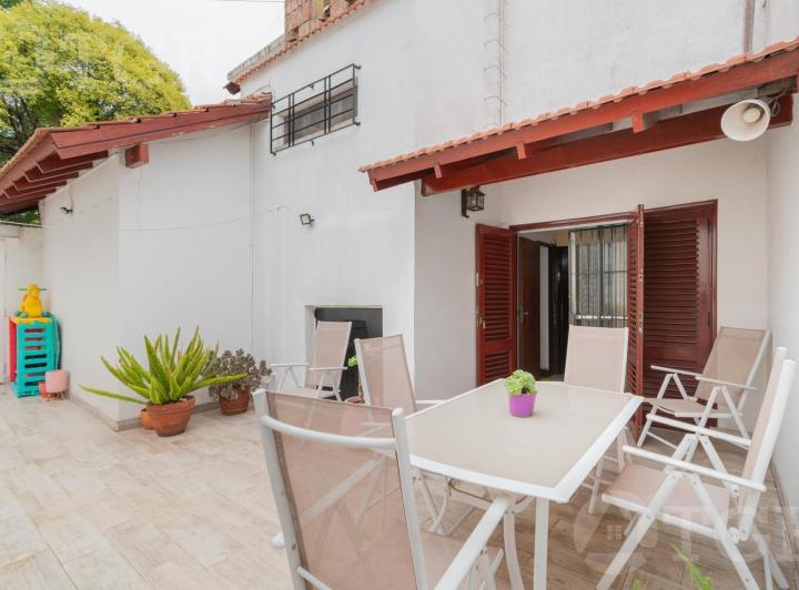 Casa · 148m² · 5 Ambientes · 2 Cocheras