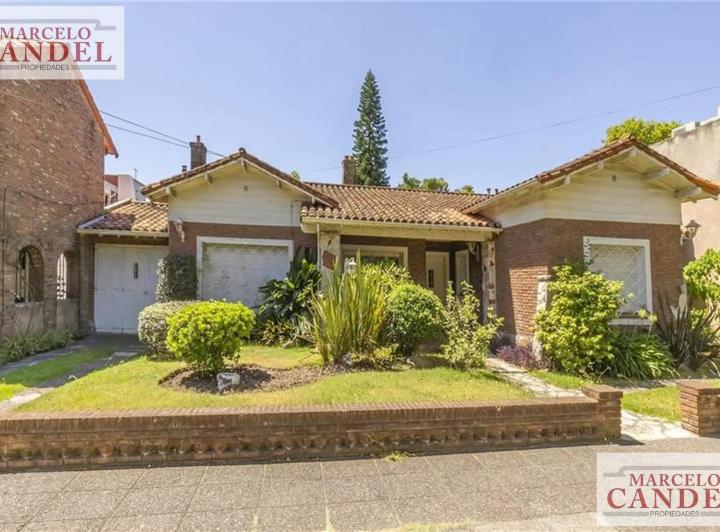 Casa · 225m² · 5 Ambientes · 1 Cochera