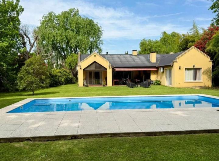 Casa · 184m² · 5 Ambientes · 1 Cochera