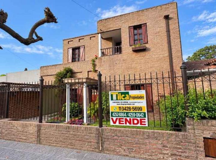 Casa · 230m² · 6 Ambientes