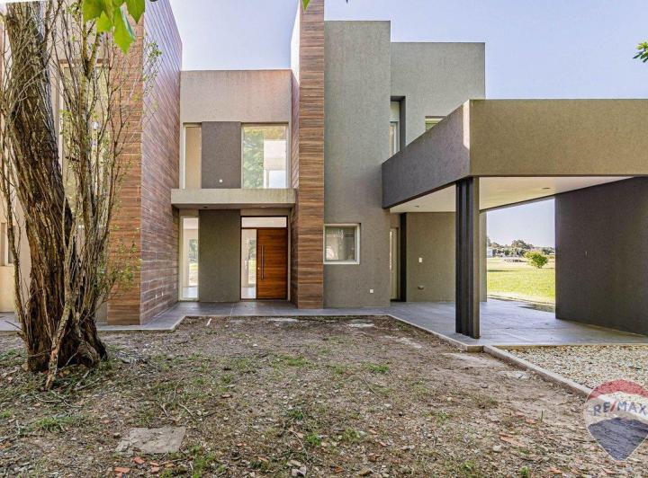 Casa · 190m² · 5 Ambientes · 2 Cocheras