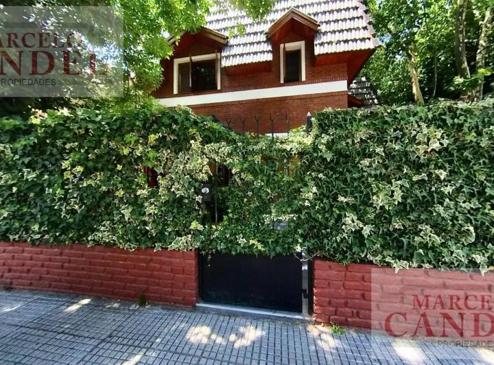 Casa · 180m² · 5 Ambientes · 2 Cocheras