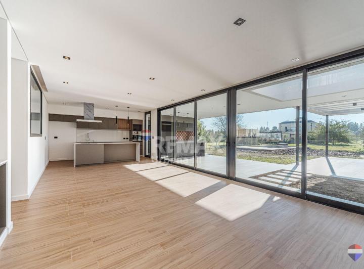 Casa · 167m² · 5 Ambientes · 2 Cocheras