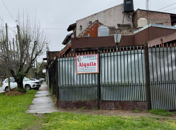Casa · 90m² · 4 Ambientes · 1 Cochera