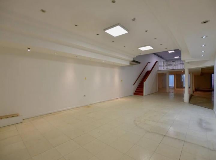 Local comercial · 250m² · 7 Ambientes