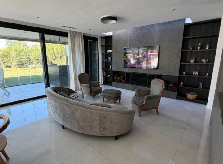 Casa · 222m² · 3 Dormitorios