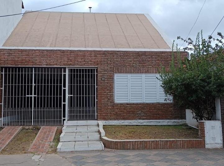 Casa · 1m² · 3 Ambientes · 1 Cochera