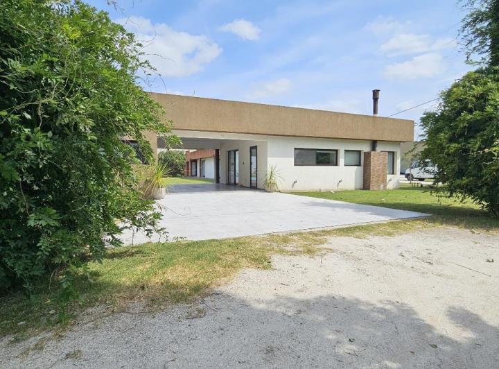 Casa · 350m² · 7 Ambientes · 4 Cocheras