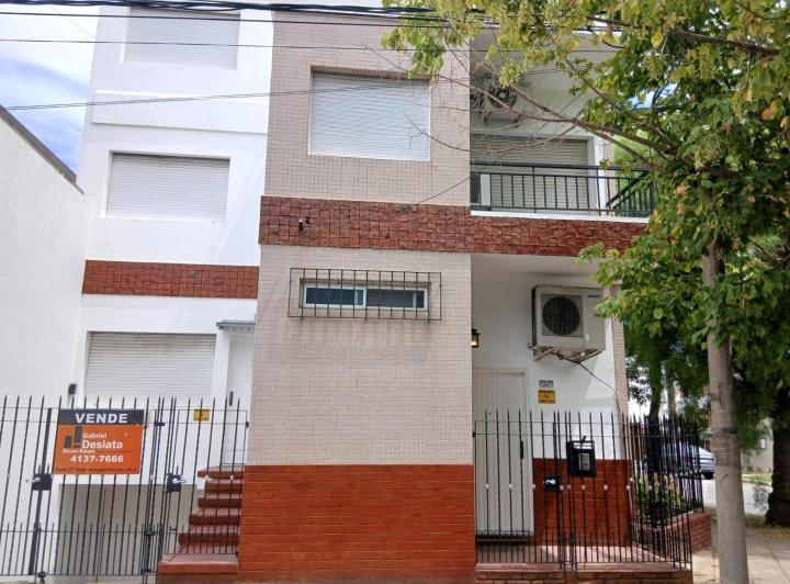Casa · 220m² · 4 Ambientes · 1 Cochera
