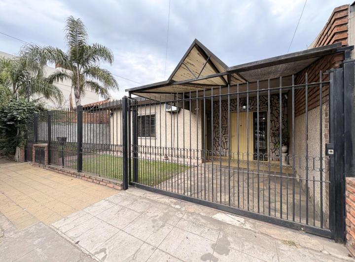 Casa · 157m² · 6 Ambientes · 1 Cochera