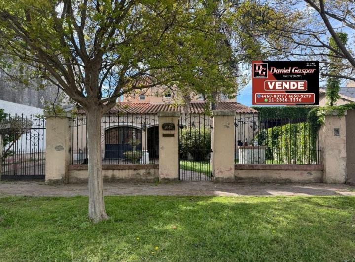 Casa · 286m² · 5 Ambientes · 1 Cochera